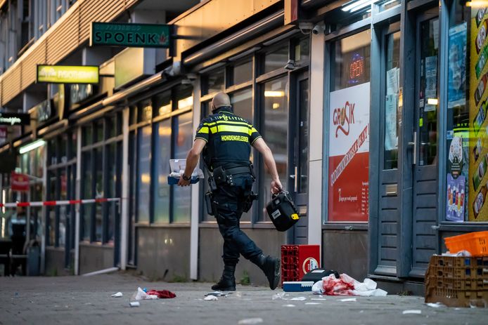 Bij het steekincident raakten twee mannen gewond.