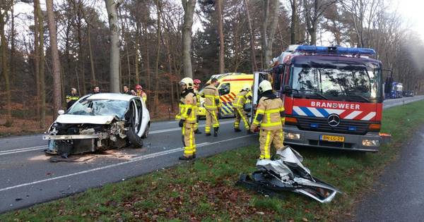 Bestuurder bekneld bij ernstig ongeval in Vorden | Bronckhorst - De Gelderlander