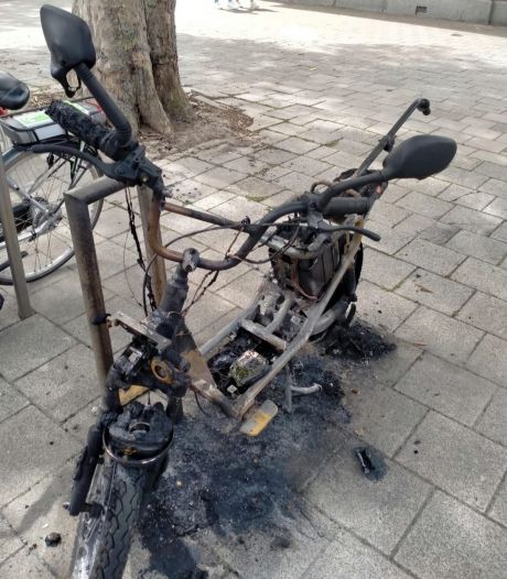 Scooter van de Sambalman in brand gestoken: ‘Het wordt een hele rotte maand’ 