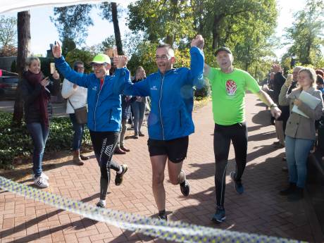 Slechtziende Ludo krijgt eigen marathon door Woensdrecht: ‘Een heel bijzonder cadeau’