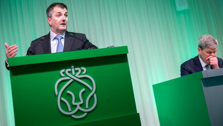 Bestuurders Dick Boer (CEO) (R) en Jeff Carr (CFO) geven een toelichting op de jaarcijfers van Ahold Delhaize. Beeld anp
