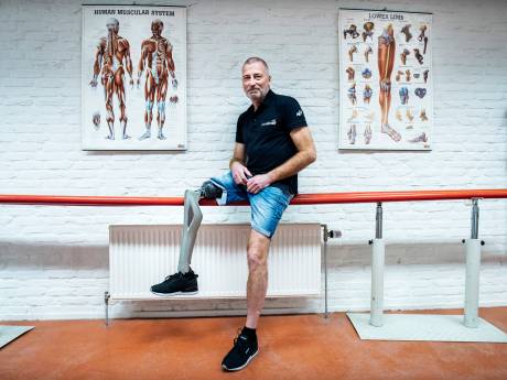 Henk (56) verloor zijn onderbeen door kanker, maar vond een baan die daar juist heel goed bij past