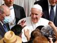 Paus had koortsaanval, maar stelt het nu goed 