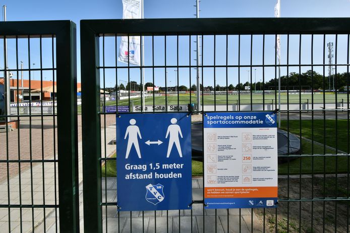 1,5 meter afstand houden, ook op het sportpark van TVC’28. Voor de derby van morgen tegen Stevo zijn er volop veiligheids- en hygiënemaatregelen.