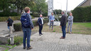 De gedeputeerde wordt welkom geheten in Maasbommel.