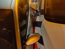 Politie rijdt auto met vals kenteken nét aan klem in Rotterdam-Noord: drie inzittenden aangehouden