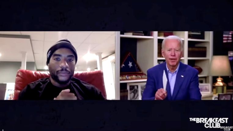 Joe Biden in gesprek met presentator Charlamagne Tha God Beeld via REUTERS