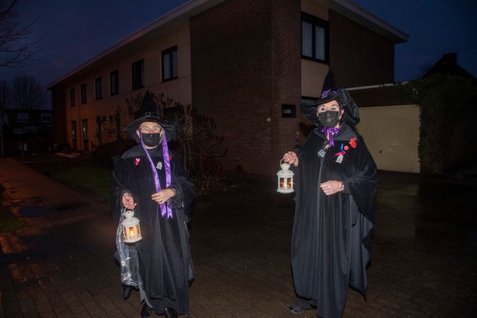 De Heksengilde brengt licht in de duisternis in de Hoogstraat.