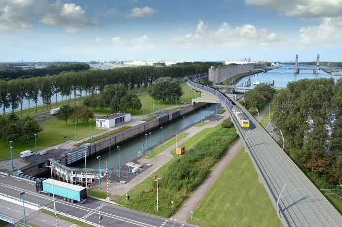 De spoorlijn komt dichterbij Zwartewaal (linksachter). De bewoners houden minder bomen als buffer over.