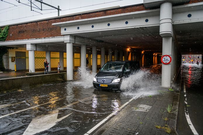 Beeld uit Hengelo, nabij het station