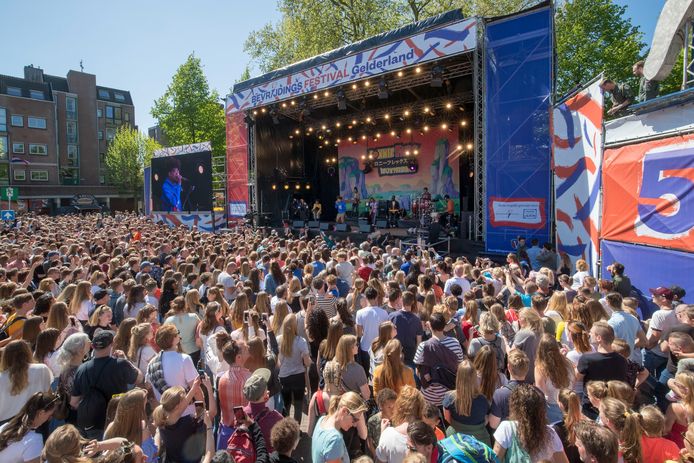 5 Mei Wageningen Ilse De Lange Navarone Blues Metal En Hollandse Meezingers Wageningen Gelderlander Nl