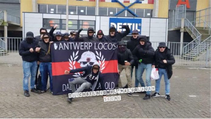 Leden van de harde kern van Antwerp FC op bezoek bij hun Nederlandse ‘collega's’ van Willem II.