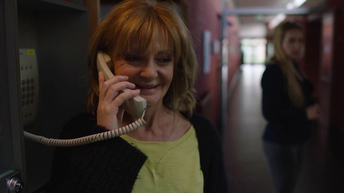 Het telefoontje dat de terugkeer van van Julia (Myriam Bronzwaar) in 'Thuis' in gang zette.