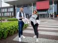 Met een voetbalsjaal om de stad in: kan dat wel als hoofdredacteur?