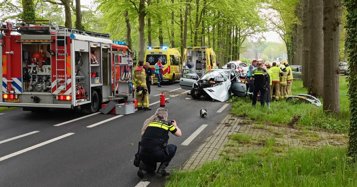Man raakt ernstig gewond bij ongeval op N319 richting Ruurlo, traumaheli geannuleerd.