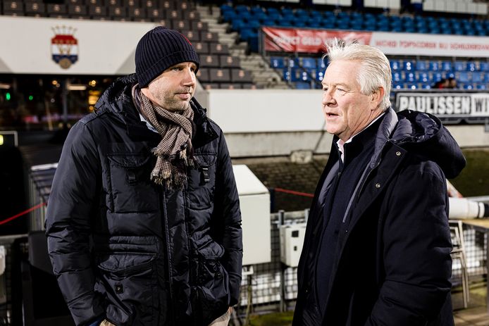 Helmond Sport-trainer Bob Peeters en zijn Willem II-collega Peter Maes.