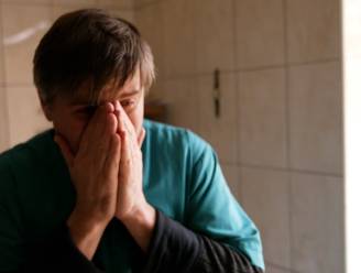 Oekraïense verpleger breekt voor de camera: “Mijn gezin moet in kelders schuilen door jullie, stinkende monsters!”