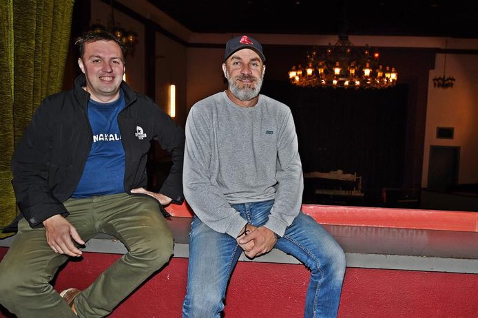 Sander Ooms (l.) en Joeri Van Elst op het balkon van Zaal Lux in Herenthout