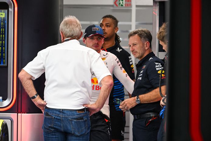 Geen woorden”: Max Verstappen bijt op de tong wanneer hij in Singapore  vraag krijgt over z'n taakstraf voor grof taalgebruik | Sport | hln.be