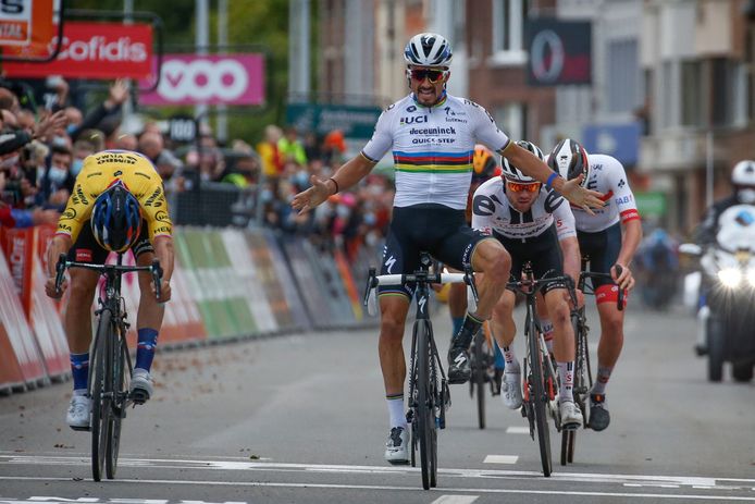 Alaphilippe Blundert In Luik Roglic Verrast Wereldkampioen Bij Bizarre Finish Wielrennen Ad Nl