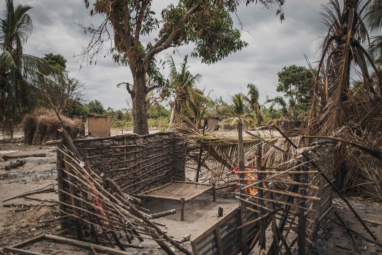 Een dorp in het noorden van Mozambique dat vorig jaar augustus werd verwoest door islamitische strijders.  Beeld AFP