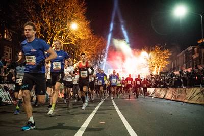 Hollen in het donker tijdens Zevenheuvelennacht