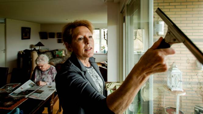 Leusden wil geld besparen op huishoudelijke hulp: 'Porsche voor de deur? Dan hulp uit eigen zak’