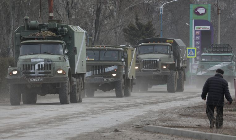 Veicoli militari russi in Crimea, annessi alla Russia nel 2014. I veicoli sono contrassegnati con la lettera Z, come tutte le forze che avanzano da sud.  I veicoli che attraversano il nord e l'est hanno segni diversi come un triangolo o la lettera D. Image REUTERS