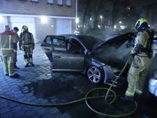 Geparkeerde auto in vlammen op in Haagse Stieltjesstraat