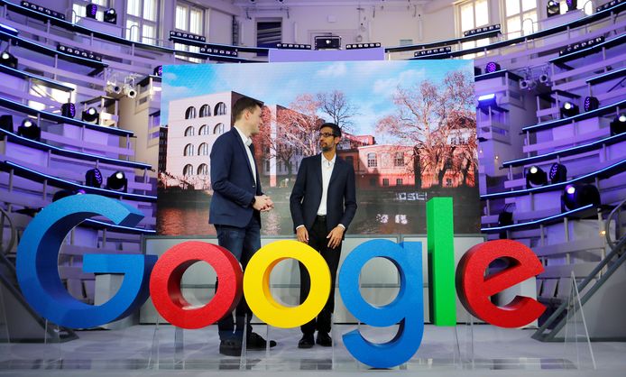 Google-topmannen bij de opening van een Google-kantoor in Berlijn.