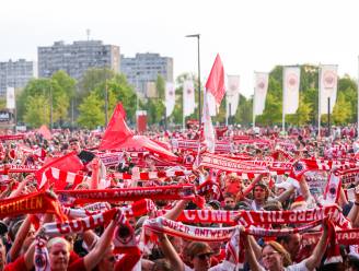 Stadhuis en Grote Markt kleuren maandag rood en wit: Antwerp-spelers gehuldigd voor fantastisch seizoen
