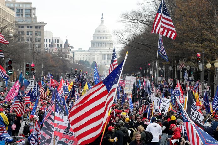 Aanhangers van de Amerikaanse president Donald Trump hebben gedemonstreerd in Washington tegen de verkiezingsuitslag