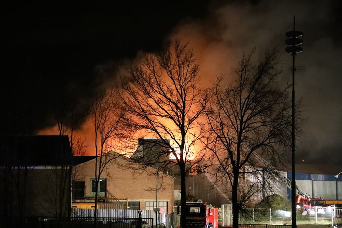 Grote brand bij Jonkers Fris in Heusden
