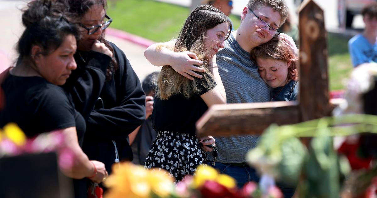 La polizia sospetta il movente della sparatoria al Texas Mall |  al di fuori