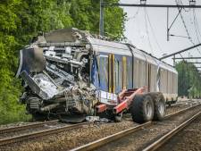 Trein botst op landbouwkar bij Hooghalen: machinist (58) overleden, twee reizigers lichtgewond