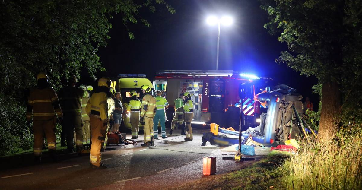 tij Plagen technisch Zwaargewonden uit wagen bevrijd na ongeluk in Heesch | 112 | bd.nl
