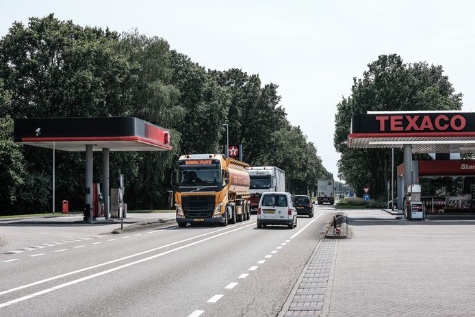 De Twenteroute tussen Varsseveld en Groenlo wordt vernieuwd en het weggedeelte wordt twee weken afgesloten.