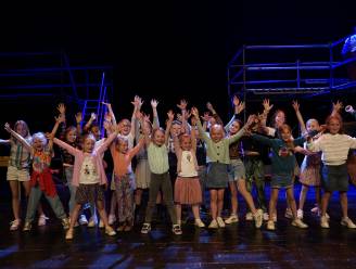 Basisschool De Toren brengt musical ‘Olivia Twist’ op de planken: “Bijzonder om leerlingen én leerkrachten samen op het podium te zien”