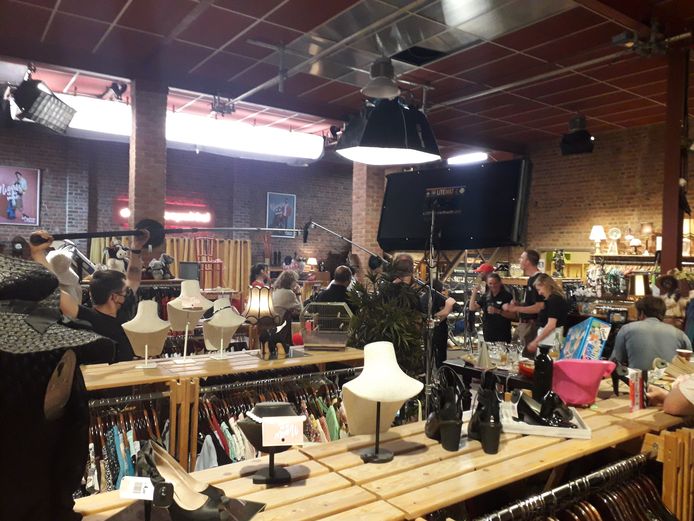 Tijdens het pinksterweekeinde van 2021 streken de crew en cast neer voor de opnames. De winkel diende wel tijdelijk opnieuw ingericht worden in functie van de opnames.