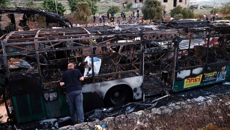 Maandag werd een passagiersbus in Jeruzalem opgeblazen in een bomaanslag. Beeld afp