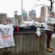 Deze kraamverzorgster vraagt elke week aandacht voor haar hongerloontje en dat van haar collega’s