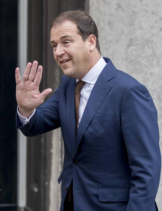 Asscher komt aan op het Binnenhof