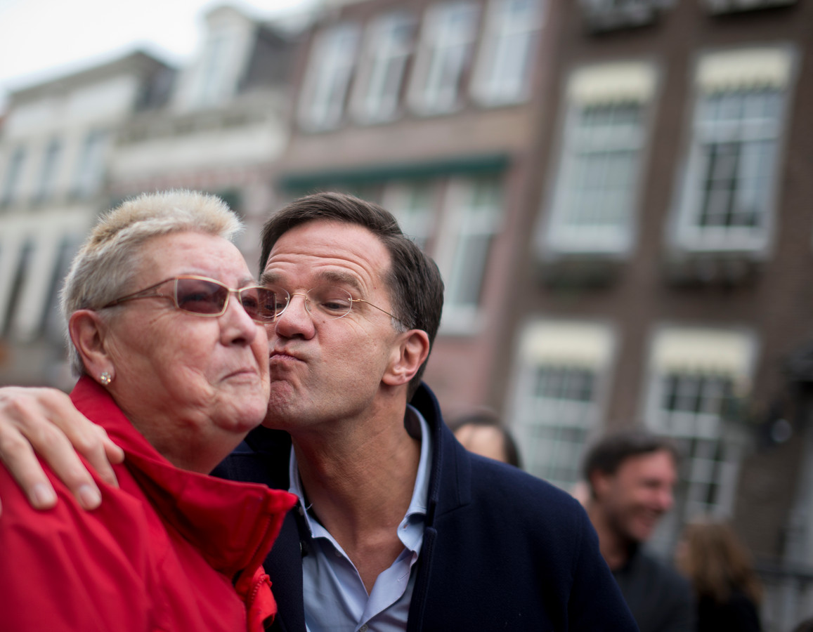 e-n-bakkie-en-v-l-selfies-voor-mark-rutte-in-breda-foto-bndestem-nl