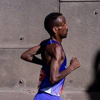 Geen nieuw Europees record op marathon van Rotterdam voor Bashir Abdi, die ook zege moet weggeven
