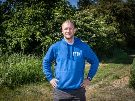 Boyd (34) verliest zijn moeder aan kanker, maar zet onmacht om in iets moois: ‘Mijn moeder en ik waren echt één’ 