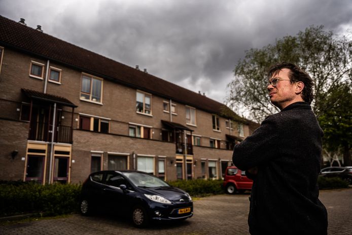 Dick van den Berg aan de dr. van voorthuijsenstraat Velp