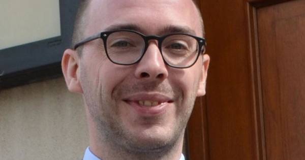 “100 euro als je je uitkleedt”: voormalig open vld schepen krijgt celstraf met uitstel voor zedenfeiten met minderjarigen in gemeentehuis.