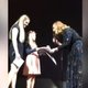 Kippenvel: je dochters op het podium zien knuffelen met Adele