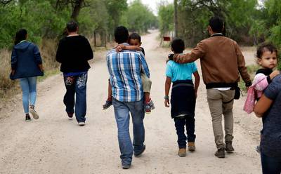 VS herenigen honderd gezinnen na scheiding aan Mexicaanse grens