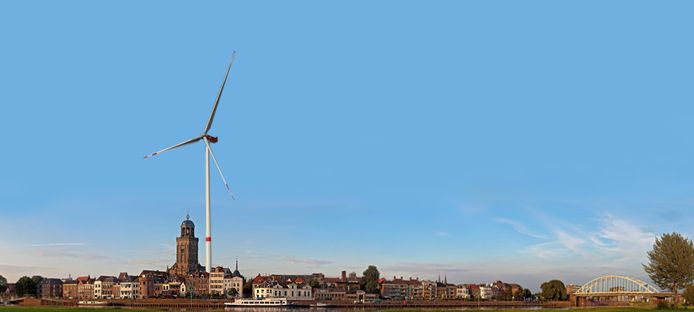Een windmolen naast de Lebuinustoren en dat ziet er zo uit.